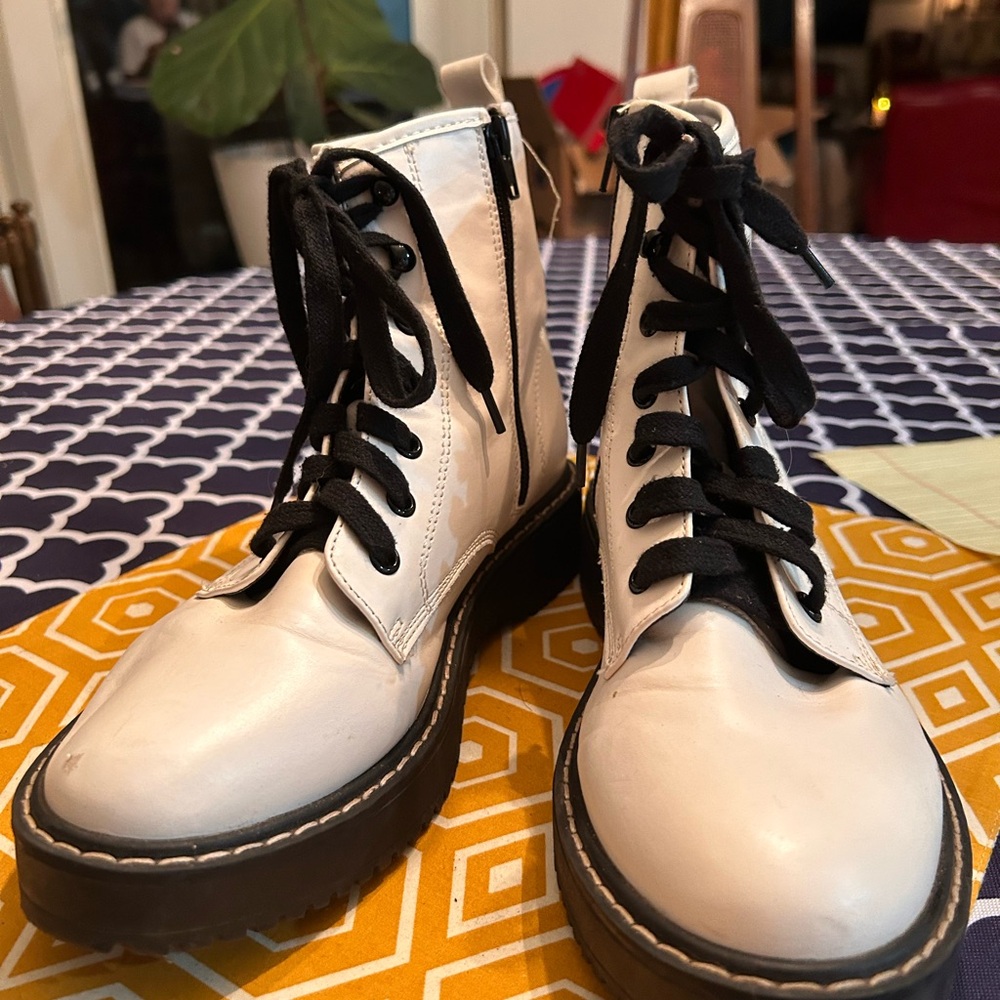 White combat boots. Women’s 8 1/2. Madden Girl.
